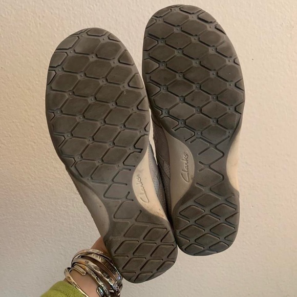 GRAY CLARKS SNEAKERS - Picture 3 of 5